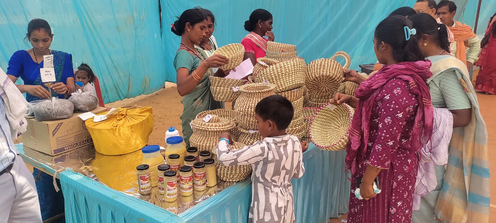 बिहान योजना से महिलाओं को मिला सहारा, टोकनी बनाकर बन रहीं आत्मनिर्भर