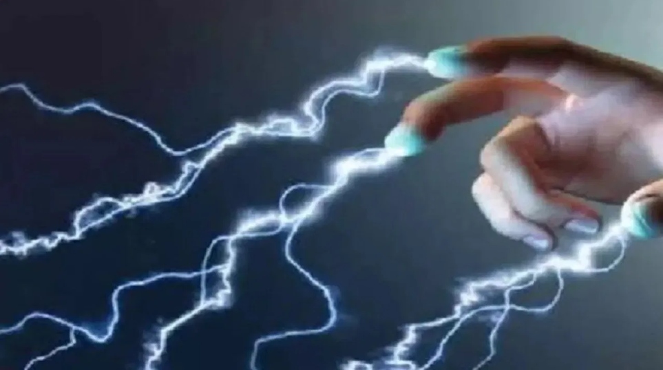 खेत में काम के दौरान बड़ा हादसा,करंट की चपेट में आने से तीन लोग घायल 