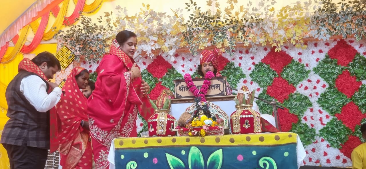 श्रीमद् भागवत कथा में सम्मिलित हुईं राजकुमारी सिन्हा