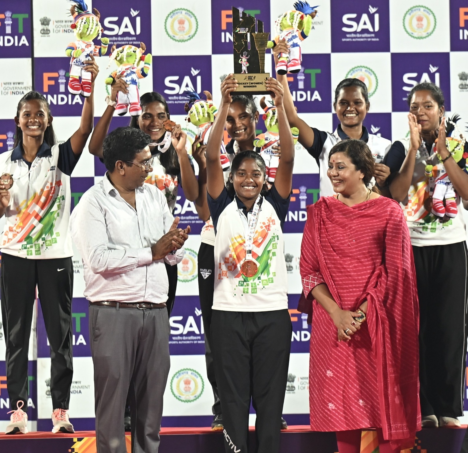 जंगल के मैदानों से राष्ट्रीय मंच तक : भारत की हॉकी विरासत को जीवित रखे हुए हैं जनजातीय समुदाय