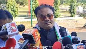 विधायक प्रमोद शर्मा कांग्रेस में हुए शामिल, मुख्यमंत्री भूपेश बघेल ने गमछा पहनाकर किया स्वागत