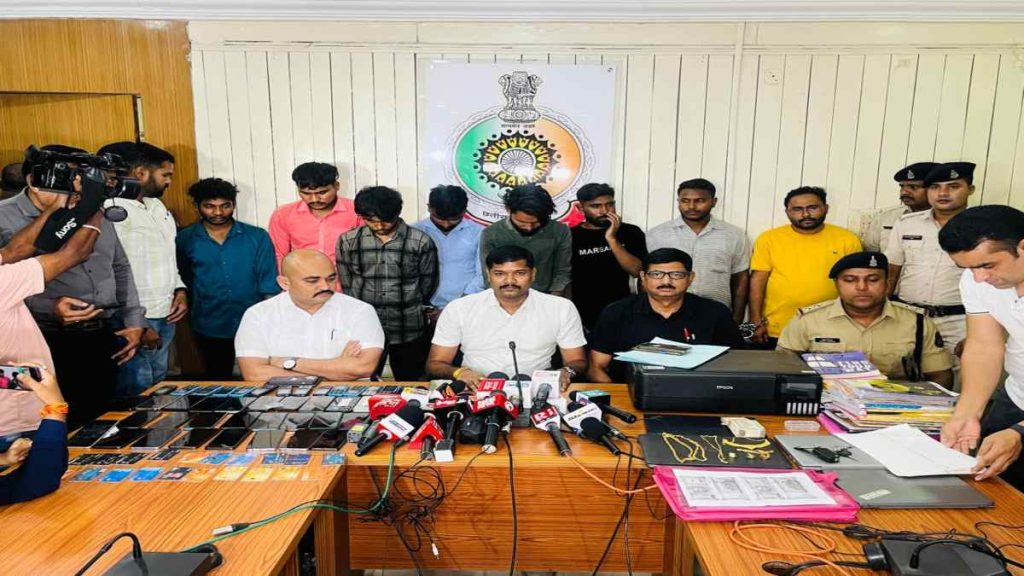कॉल सेंटर खोलकर नौकरी दिलाने के नाम पर धोखाधड़ी, नकली नोट भी छापता था गिरोह, ओड़िशा के 8 आरोपी गिरफ्तार