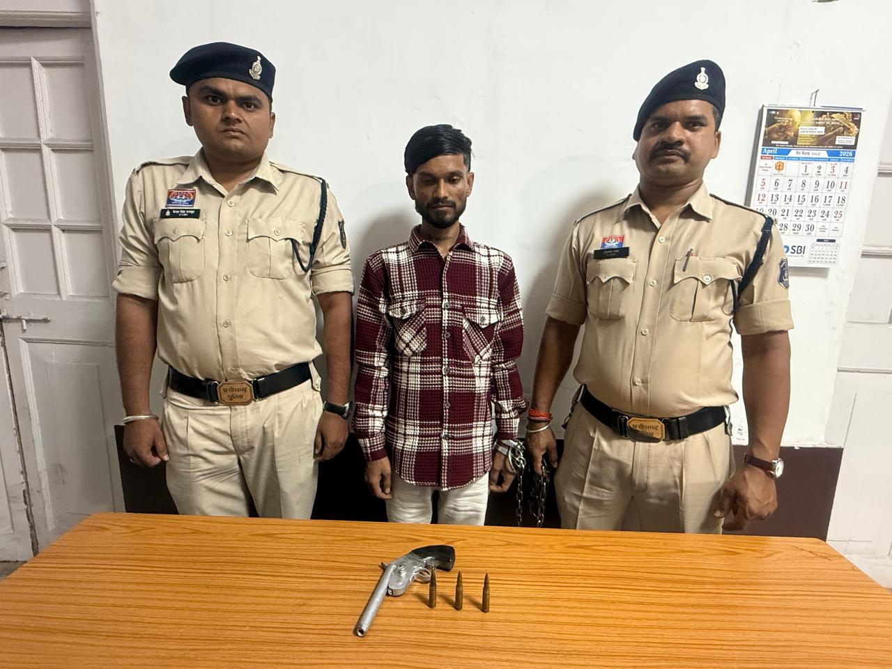 एक नग देशी कट्टा व तीन नग जिन्दा कारतूस के साथ एक आरोपी गिरफ्तार