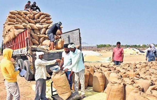 धान खरीदी में बेमेतरा जिला अग्रसर, डीओ के विरुद्ध 34 प्रतिशत उठाव — कलेक्टर रणबीर शर्मा कर रहे लगातार समीक्षा एवं निरीक्षण