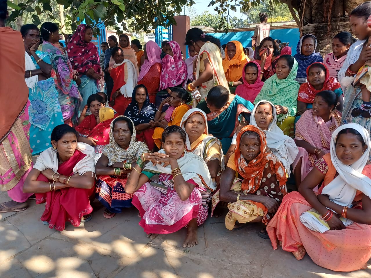 राशन दुकान से नहीं मिला राशन तो असन्तुष्ट ग्रामीणों का हंगामा हुए लामबंद
