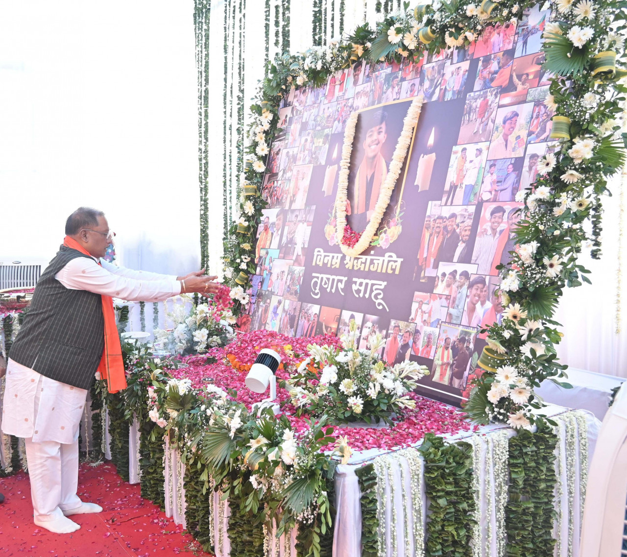  मुख्यमंत्री साय बेमेतरा में तुषार साहू के श्रद्धांजलि कार्यक्रम में शामिल हुए