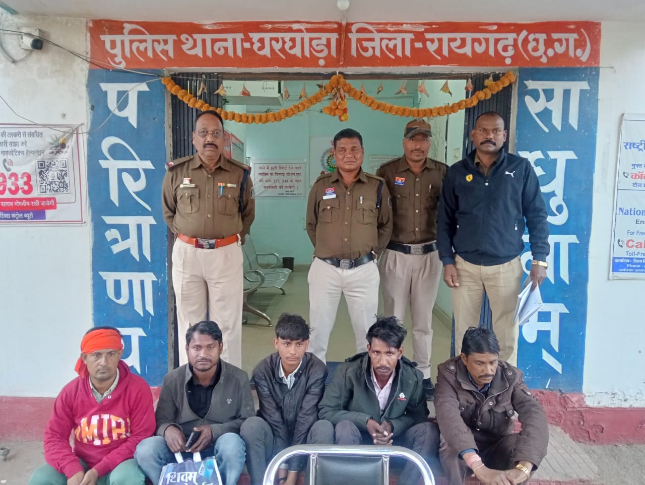 घरघोड़ा पुलिस की प्रतिबंधात्मक कार्रवाई, 05 अनावेदक धारा 170 बीएनएसएस के तहत गिरफ्तार, जेल भेजे गए