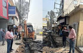 जनशिकायत पर आयुक्त के निर्देश से चला विशेष अभियान,रायपुरा चौक से महादेव घाट मार्ग में 50 पाटों को निगम ने तोड़ा