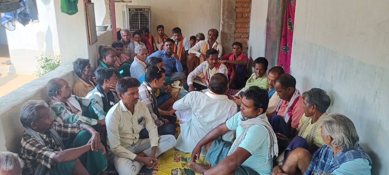 झेरिया यादव समाज के अध्यक्ष कुंज राम यादव के नेतृत्व में  14 गांव की सामाजिक लोगों की बैठक रहा आयोजित