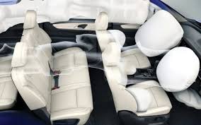 Mahindra XUV700 पर बंपर छूट,जानें इंटीरियर और फीचर्स