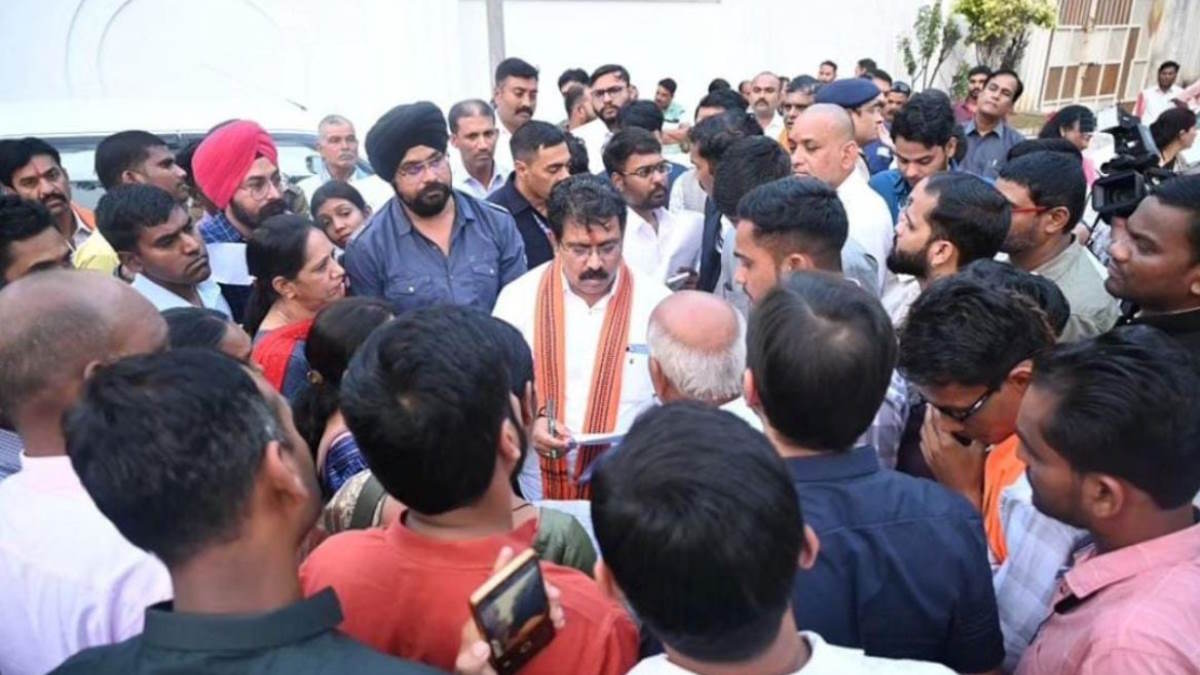 शहीद परिवारों का अनिश्चितकालीन हड़ताल आज से, जानिए क्या है परिजनों की मांगें…