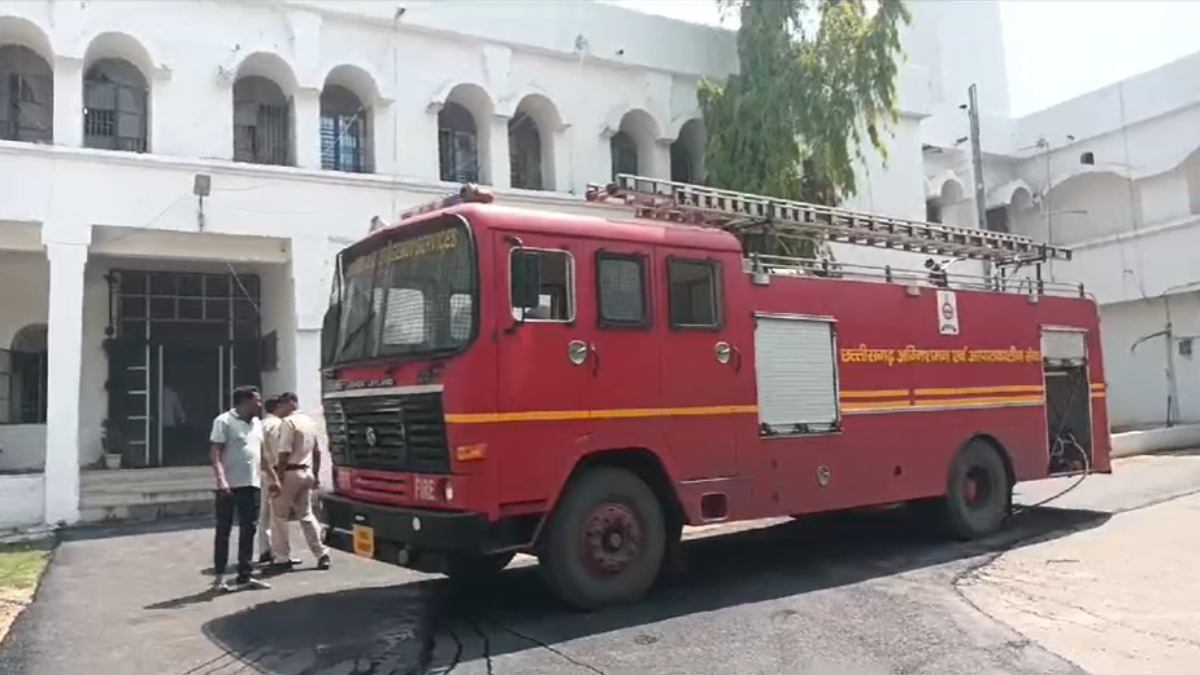 छत्तीसगढ़ :डिप्टी कलेक्टर के चैंबर में लगी भीषण आग, कलेक्ट्रेट में मचा हड़कंप