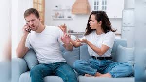 क्या आपकी आदतें लोगों को आपसे दूर कर रही हैं? इन संकेतों से पहचानें 