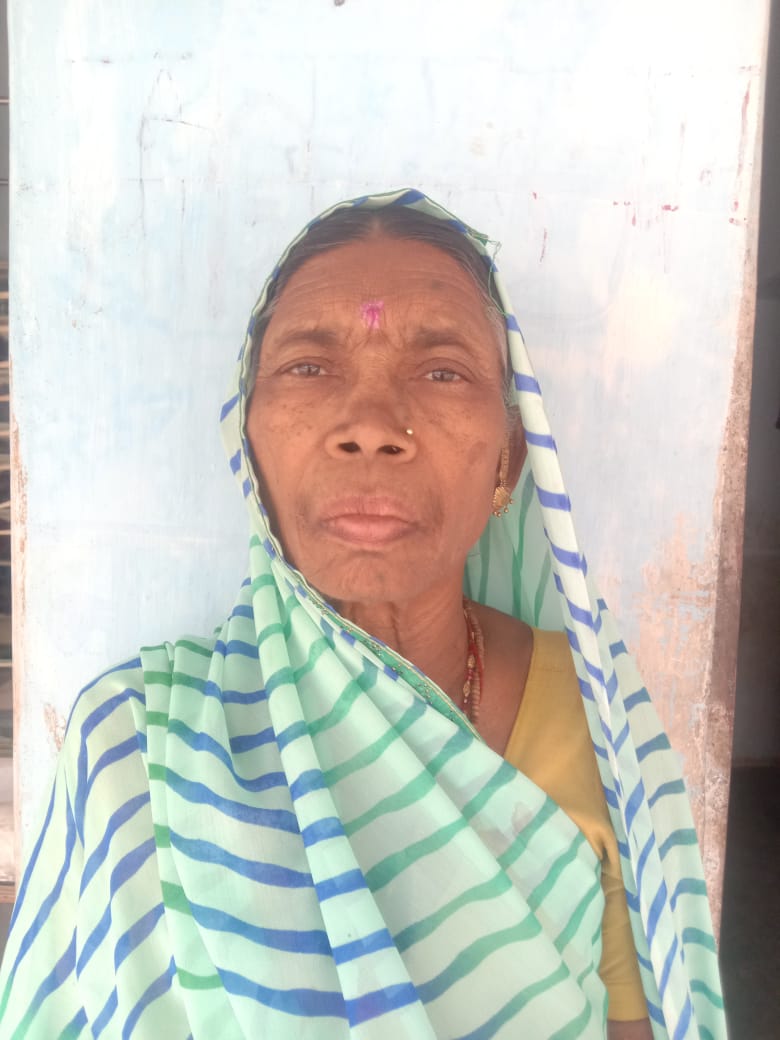  बुजुर्ग महिला ओमबाई बघेल ने जमीन विवाद को लेकर लगाई गुहार,राष्ट्रपति को खून से लिखा पत्र , फिर भी न्याय अधूरा