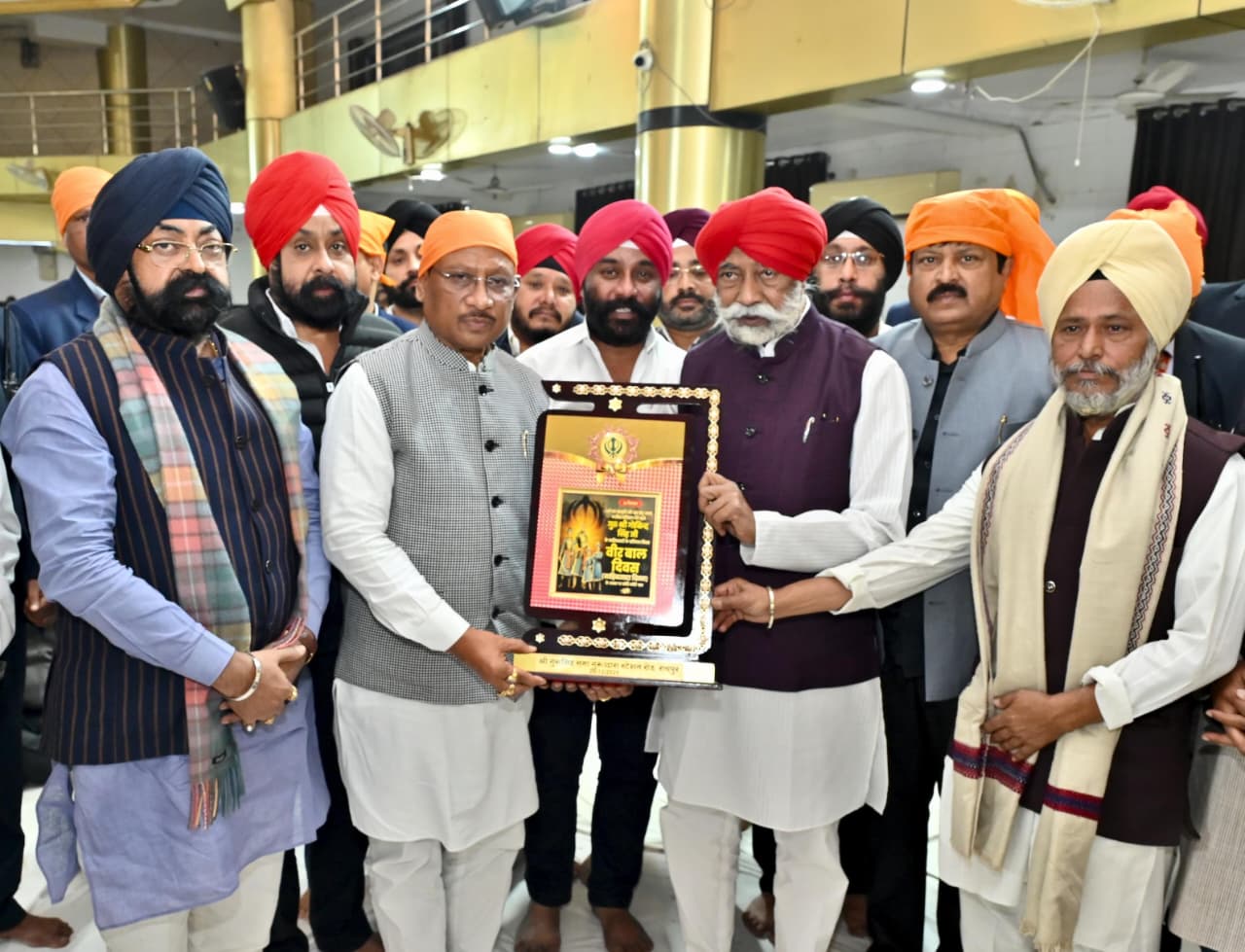 मुख्यमंत्री साय ने साहिबजादों की शहादत को किया नमन,वीर बाल दिवस पर रेलवे स्टेशन गुरुद्वारा में  टेका मत्था