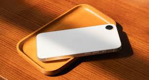 iPhone 17e को लेकर डिटेल सामने आई,6.1-इंच का हो सकता है डिस्प्ले 