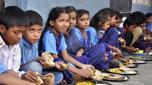 बच्चों के स्वास्थ्य से खिलवाड़,स्कूल के खाने में नजर आए कीड़े