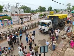 दुर्ग  में रेत से भरी हाइवा की चपेट में आने से बुजुर्ग की मौत