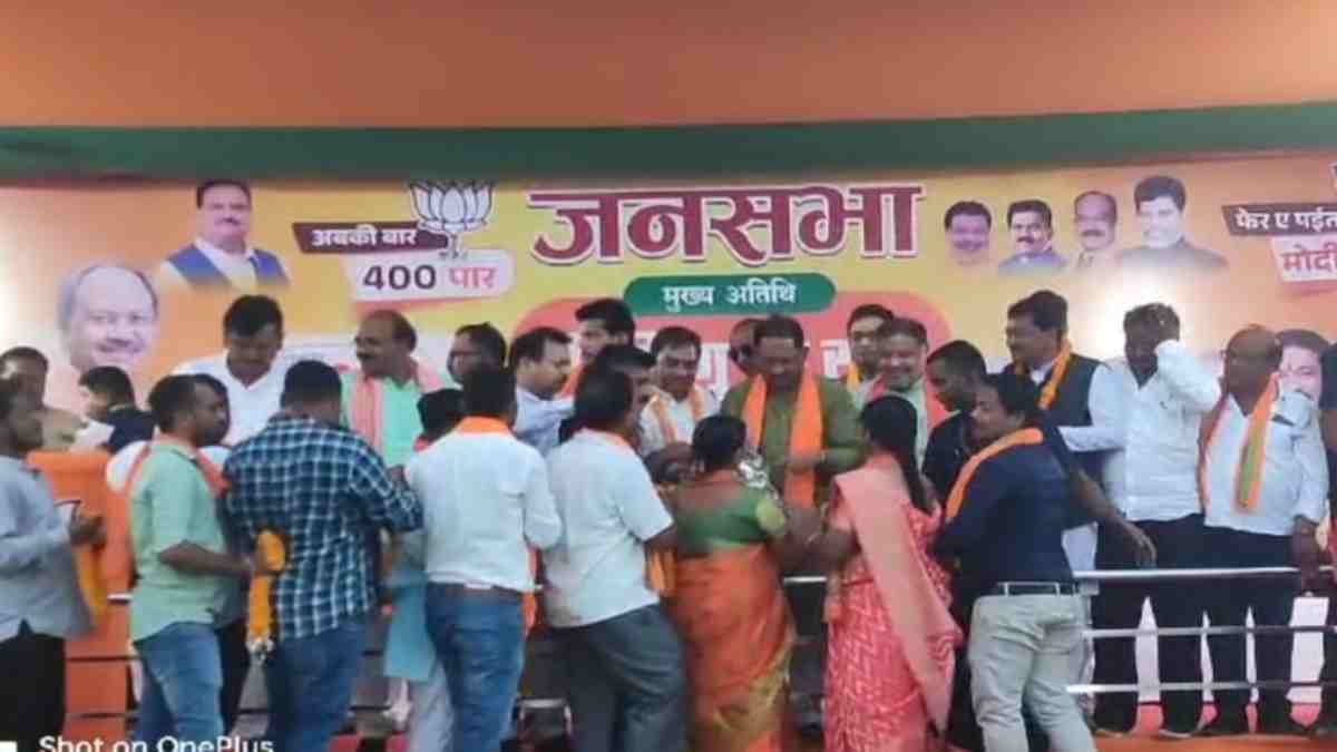 कांग्रेसी नेताओं समेत एक हजार से अधिक लोग भाजपा में हुए शामिल, सीएम साय ने दिलाई सदस्यता