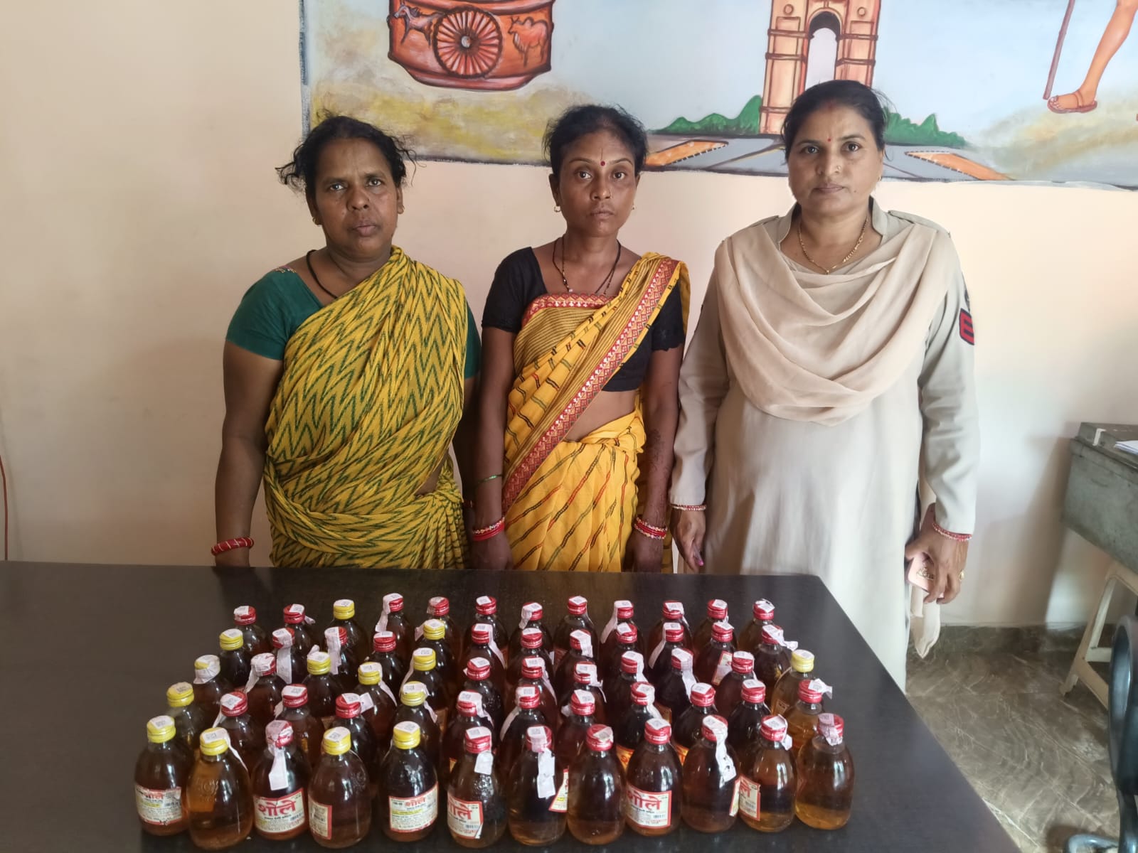 अवैध शराब बिक्री करती 02 महिलाओ को गिरफतार कर भेजा गया जेल