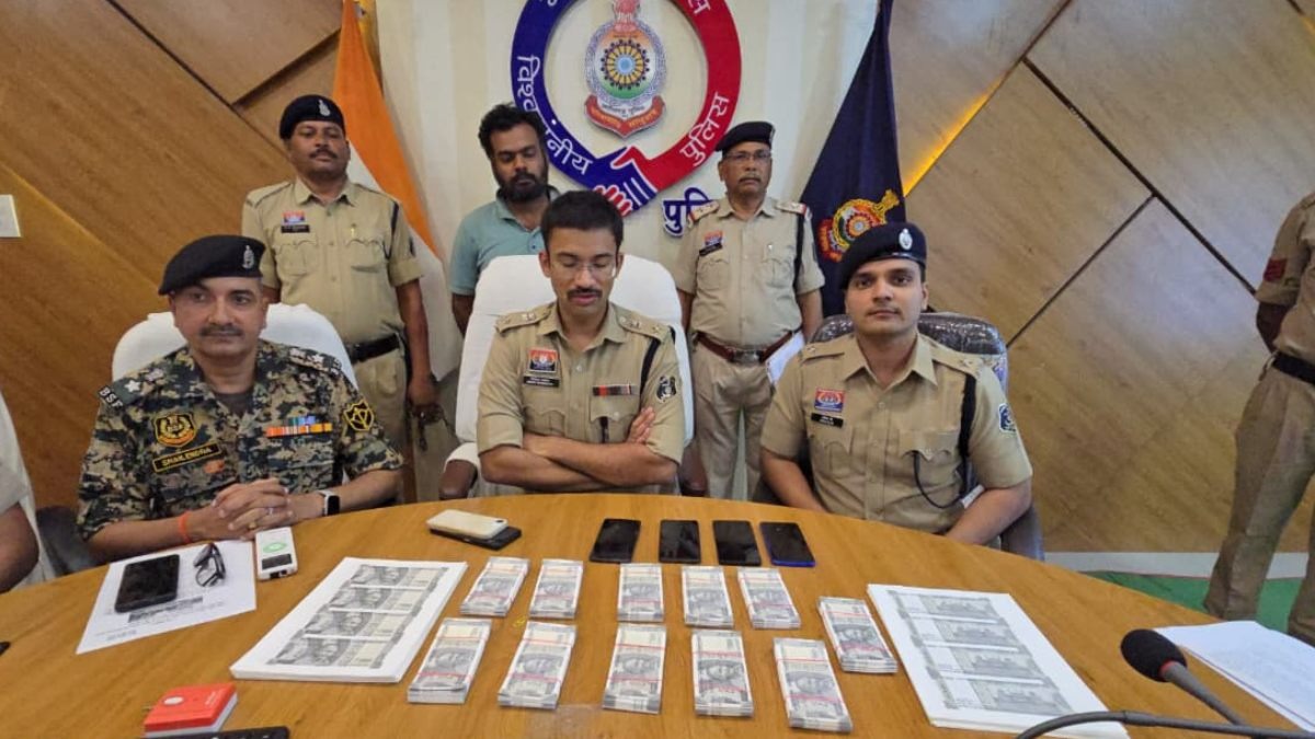  छत्तीसगढ़ में फर्जी करेंसी का खेल, घर में छापे जा रहे थे 500 के नकली नोट
