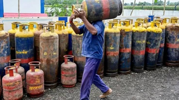 केंद्र सरकार का बड़ा फैसला: कमर्शियल LPG सप्लाई पर लगी सभी पाबंदियां हटाईं
