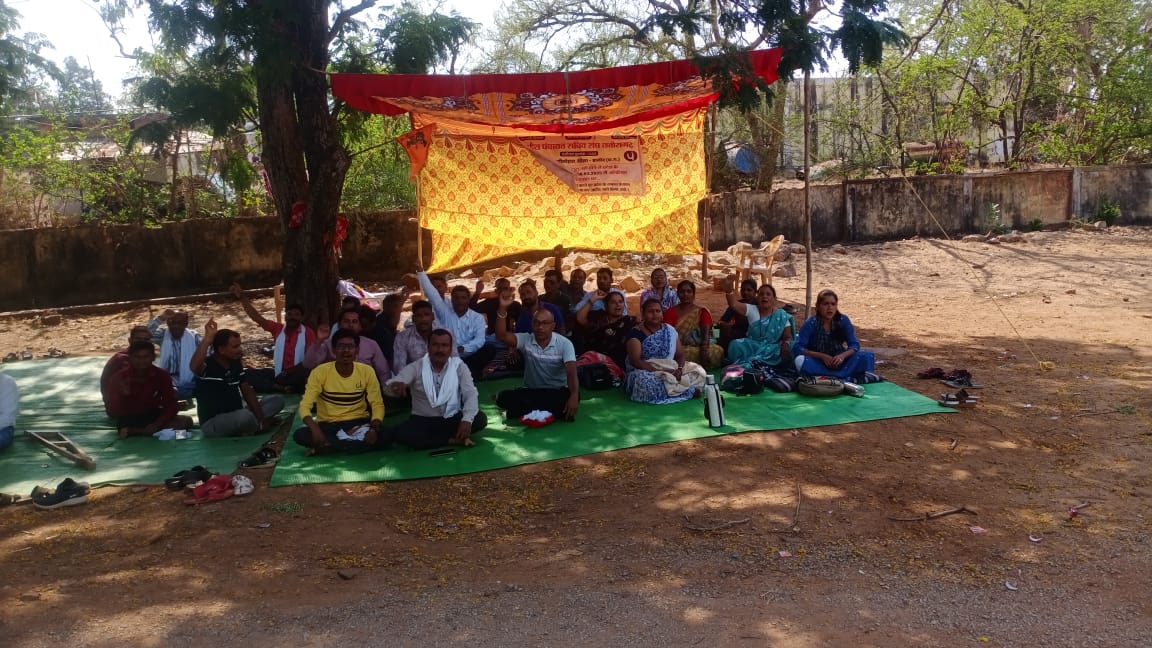 पंचायत सचिव अपने मांगों के समर्थन में क्रमिक  भूख हड़ताल पर बैठे 