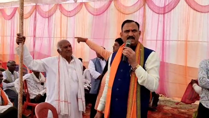 आवारा मवेशियों को लेकर स्वास्थ्य मंत्री जायसवाल का बड़ा बयान,गाय को सड़क पर छोड़ने से बेहतर है घर में बांधकर पालन करें