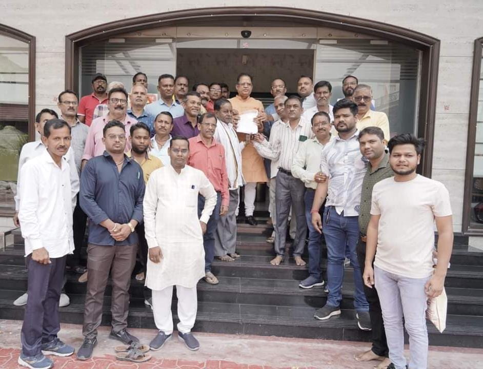 छत्तीसगढ़ के रजक समाज को अनुसूचित जाति वर्ग की सूची में शामिल करने की मांग, पूर्व मंत्री अमर अग्रवाल को सौंपा ज्ञापन 