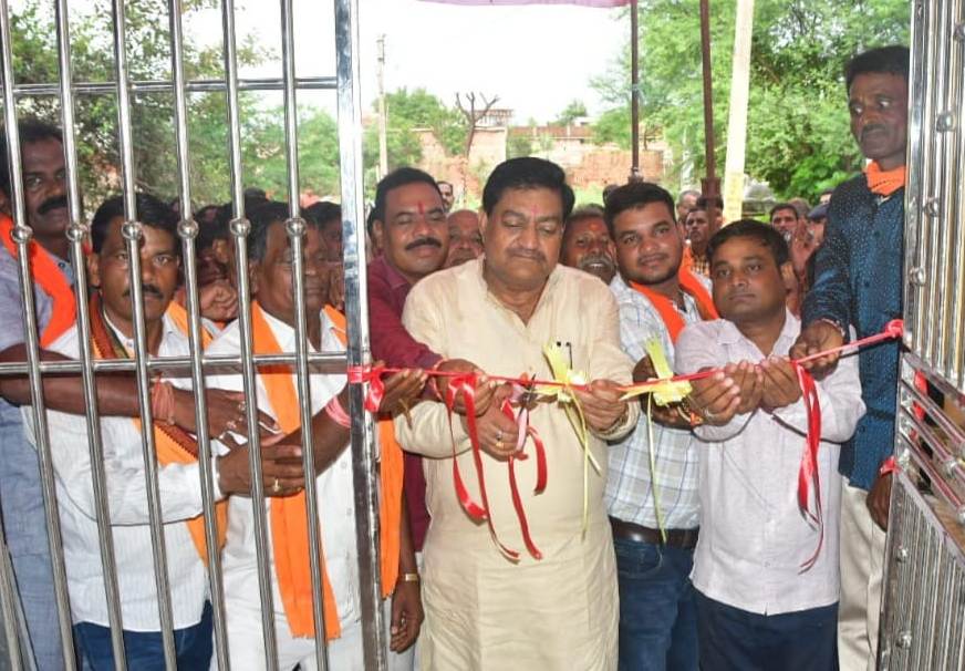 खाद्य मंत्री दयालदास बघेल ने ग्राम घोरहा में 34 लाख 14 हजार की लागत से विभिन्न विकास कार्यों का लोकार्पण किया