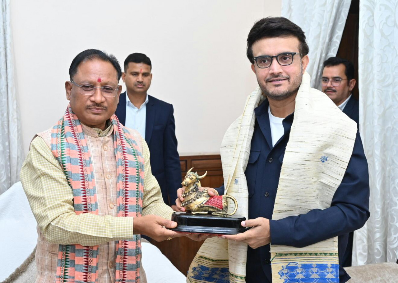 क्रिकेट टीम के पूर्व कप्तान एवं बीसीसीआई के पूर्व अध्यक्ष सौरव गांगुली ने की मुख्यमंत्री साय से सौजन्य मुलाकात 