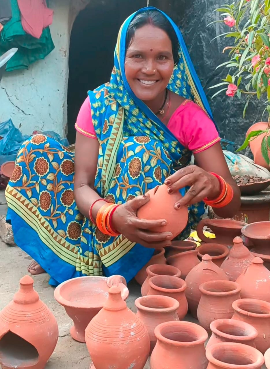 कुम्हारी कामकाज में नही रहा अब पहले जैसे रौनक,सास बहु को मिल जाती है महतारी वंदन योजना से अतिरिक्त आर्थिक मदद 