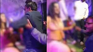  अश्लील डांस का वीडियो वायरल ,डांसर के ठुमकों पर रोजगार सहायक ने जमकर लुटाए पैसे