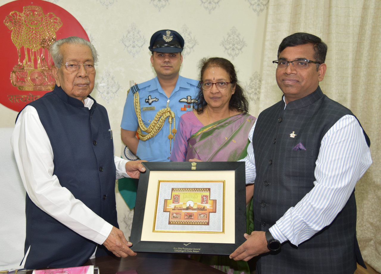 राज्यपाल हरिचंदन से मुख्य पोस्टमास्टर जनरल ने सौजन्य मुलाकात की