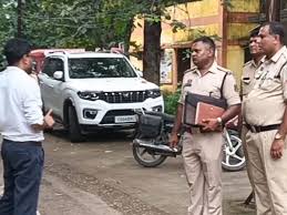 गोलीकांड में युवती के कंधे से निकाली गोली, परिजनों को नौकरी का आश्वासन, 8 घंटे का चक्काजाम खत्म