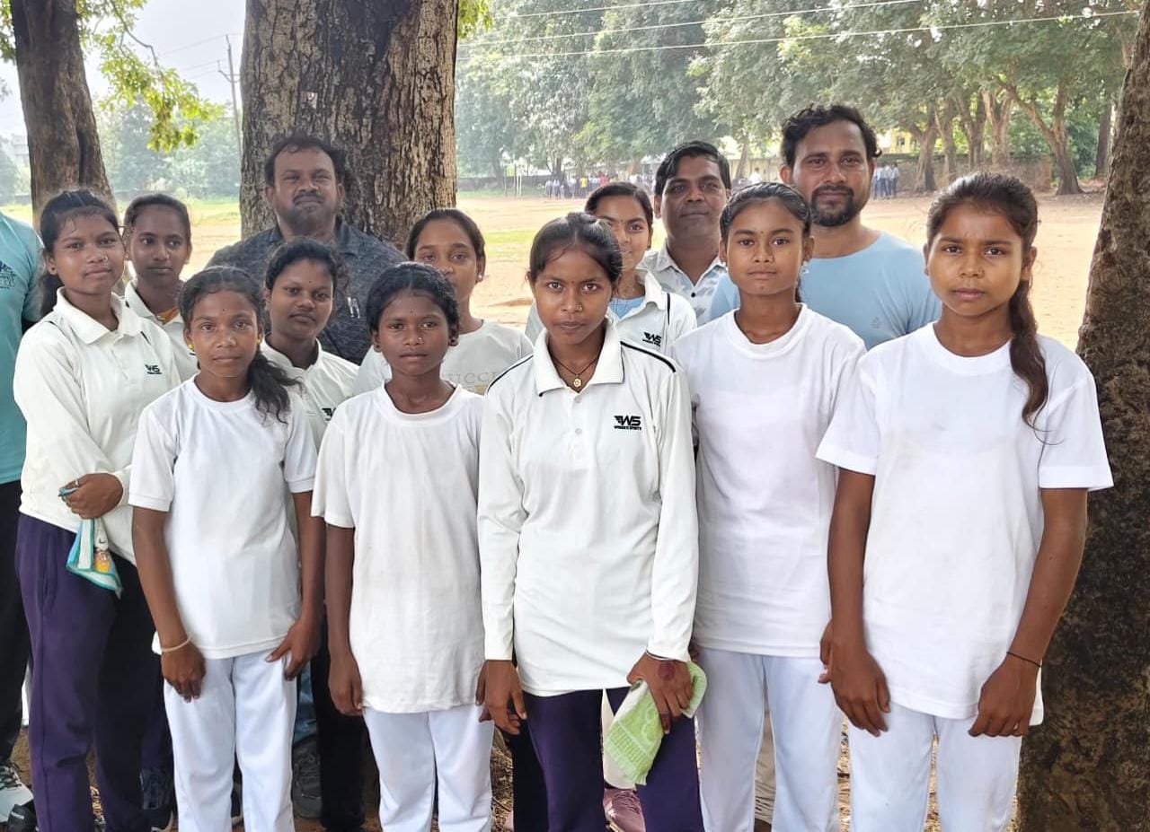 भरूवामुड़ा की 11 बेटियां संभाग स्तर क्रिकेट हेतु चयनित