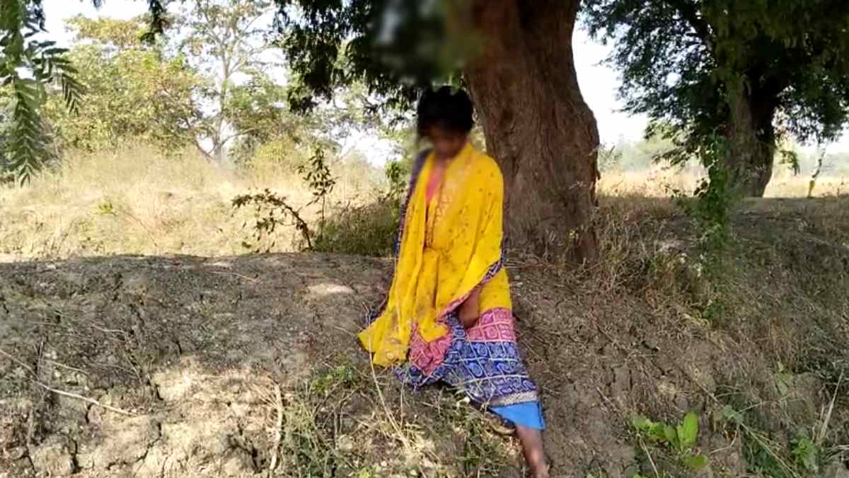  अज्ञात महिला की संदिग्ध अवस्था में पेड़ पर लटकी हुई लाश मिली