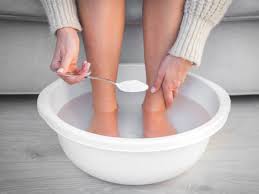 पैरों की देखभाल कैसे करें? रात को सोने से पहले करें ये काम,मिलेंगे जबरदस्त फायदे 