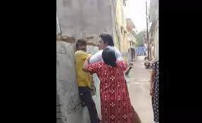 बिलासपुर में BJP नेता की गुंडागर्दी, घर में घुसकर की जमकर पिटाई 