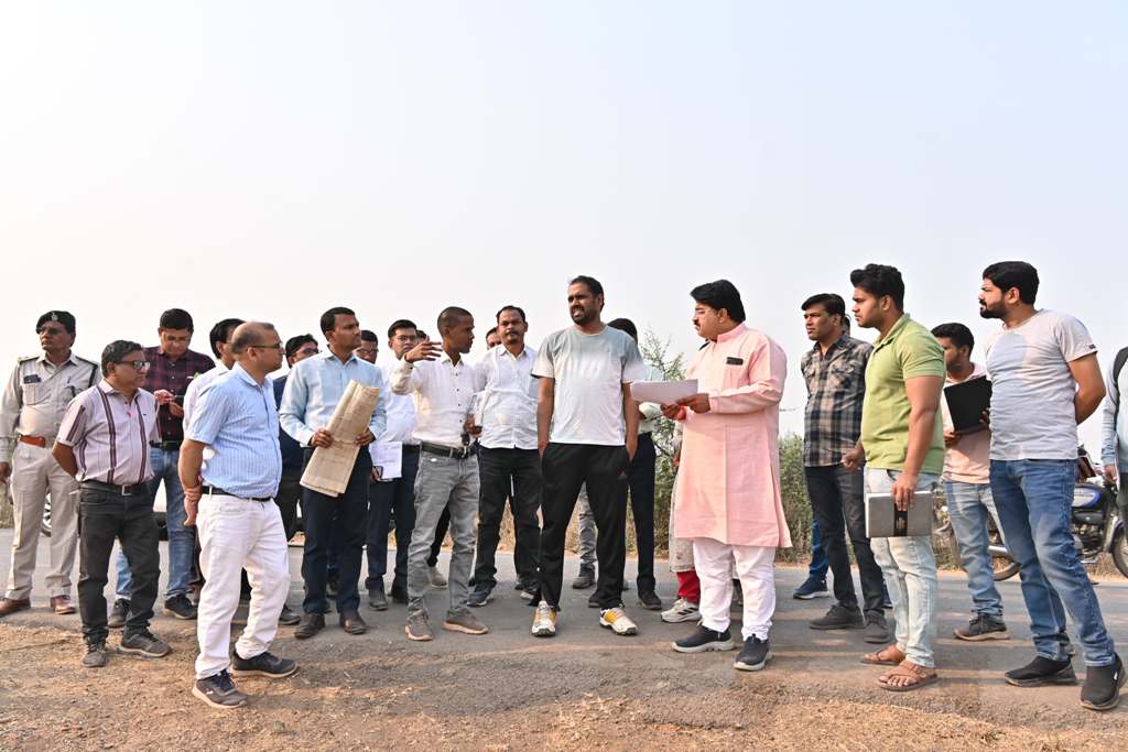 अर्जुनी में बनेगा धमतरी का नया बस स्टैण्ड, कलेक्टर ने किया स्थल निरीक्षण
