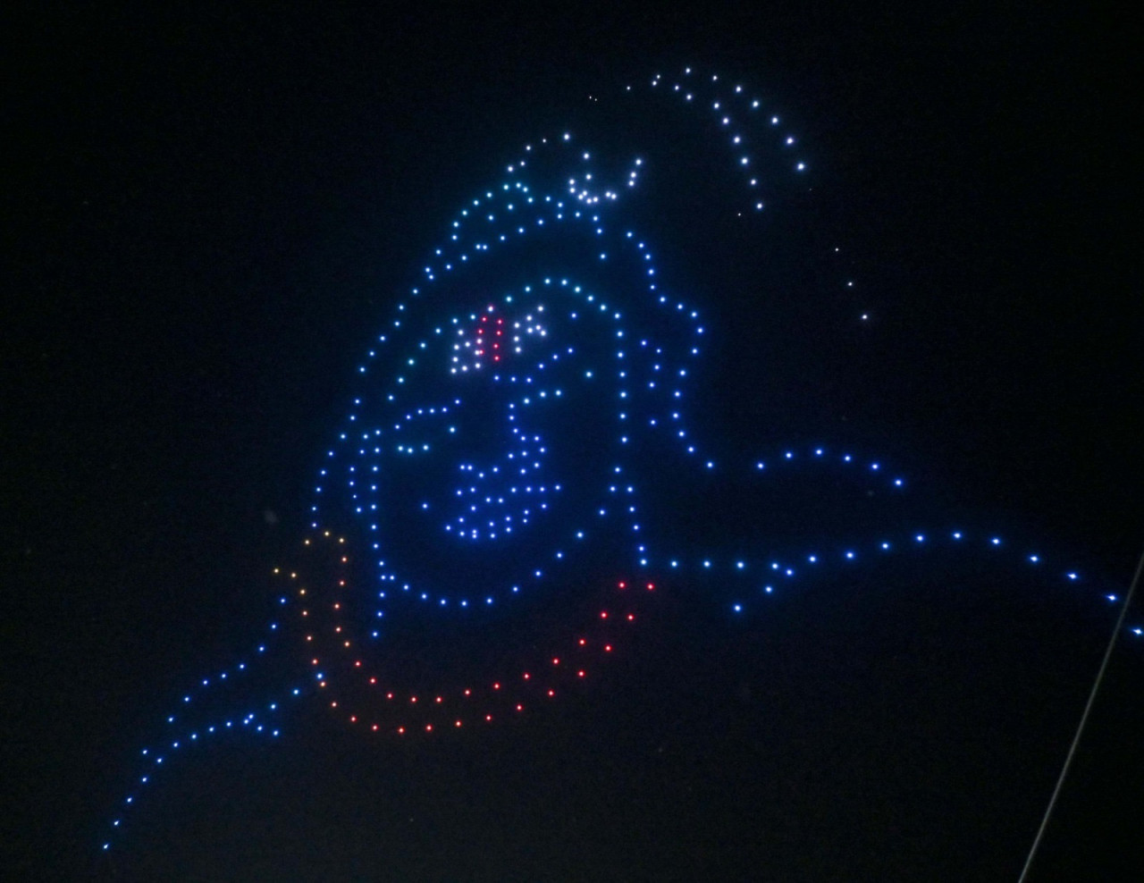 आसमान में डेढ़ सौ से अधिक ड्रोन ने बिखेरी रंग बिरंगी छटा