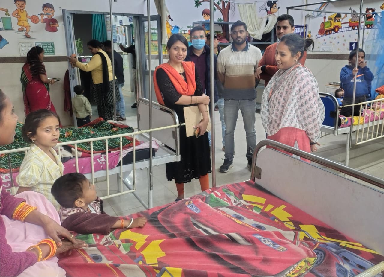 कलेक्टर प्रतिष्ठा ममगाई ने जिला अस्पताल का औचक निरीक्षण कर व्यवस्थाओं का लिया जायजा