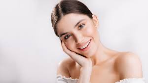 स्किन को ग्लोइंग बनाए रखने के लिए अपनाएं ये आसान टिप्स 