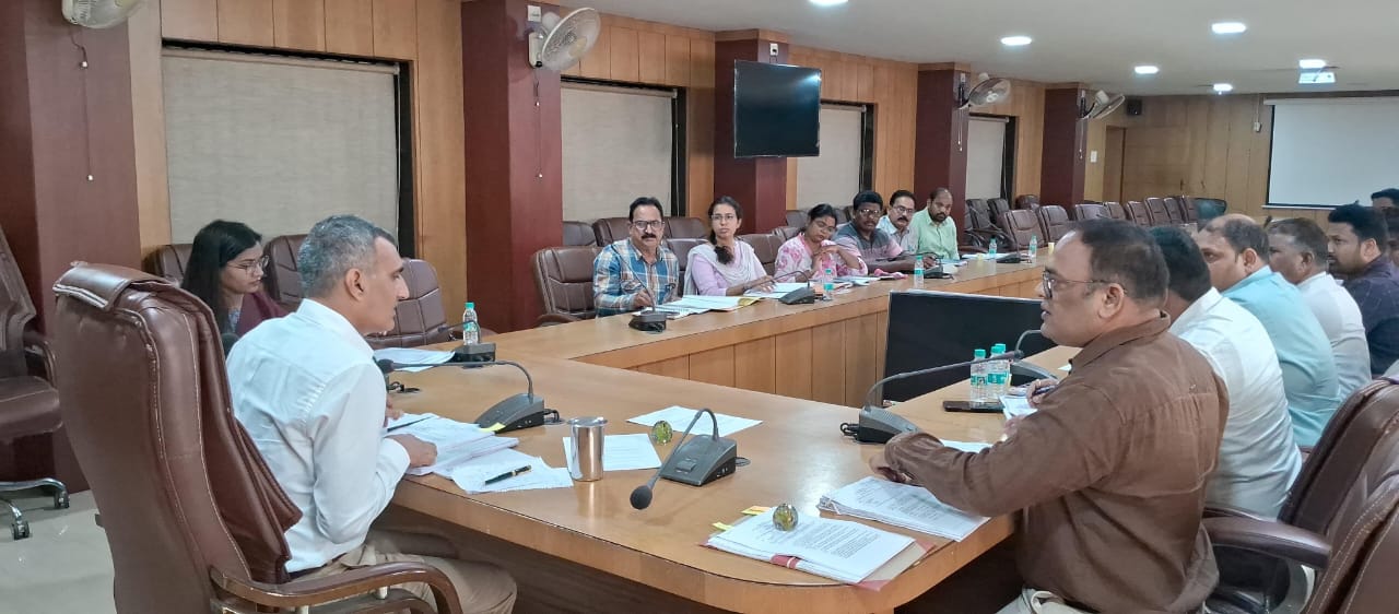 समर्थन मूल्य पर धान उपार्जन हेतु तैयारी बैठक संपन्न, कलेक्टर रणबीर शर्मा ने दिए आवश्यक दिशा-निर्देश

