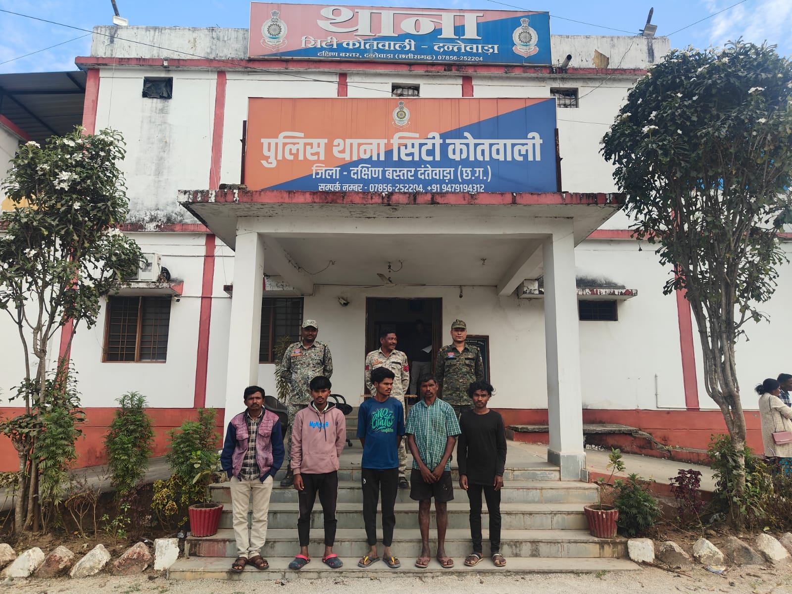 पुलिस ने 56 गौवंश बचाए, 5 तस्कर गिरफ्तार – क्रूरता से हांकते हुए ले जा रहे थे बैलों को कटाई के लिए