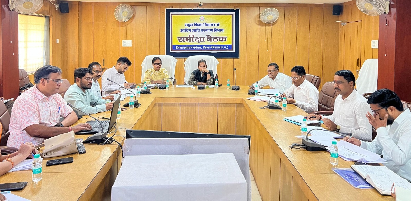 कलेक्टर की अध्यक्षता में शिक्षा एवं आदिवासी विभाग की समीक्षा बैठक सम्पन्न