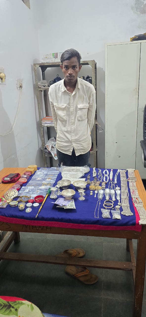 सूने मकान का कुंदा उखाड़कर चोरी करने वाला आरोपी चंदन चेलक गिरफ्तार
