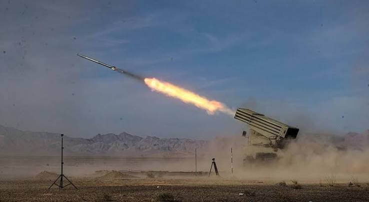 US-Iran Conflict: ईरान पर अमेरिकी हमले जारी, बहरीन-कुवैत पर पलटवार का दावा, होर्मुज में बढ़ा तनाव