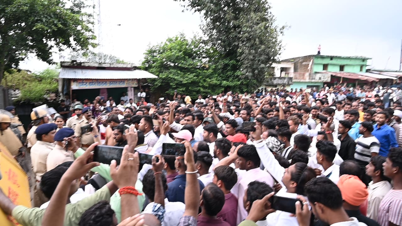 कुत्ता दुर्घटना विवाद पर प्रदर्शनकारियों के खिलाफ अपराध दर्ज, राष्ट्रीय मार्ग अवरुद्ध करने का मामला