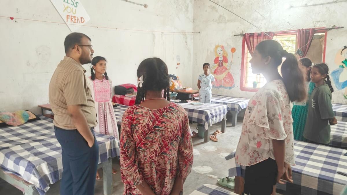 सुकमा में कलेक्टर का एक्शन! छात्रावासों में लापरवाही पर अधीक्षक और कर्मचारी निलंबित